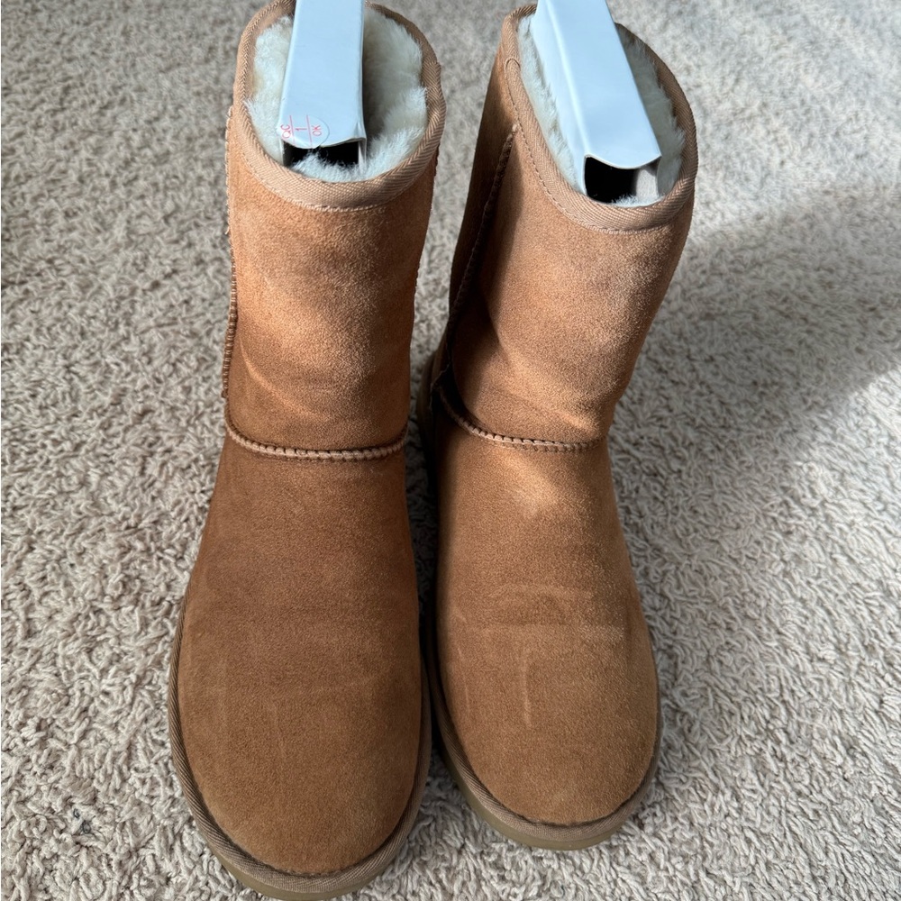 Classic  women’s uggs size 10